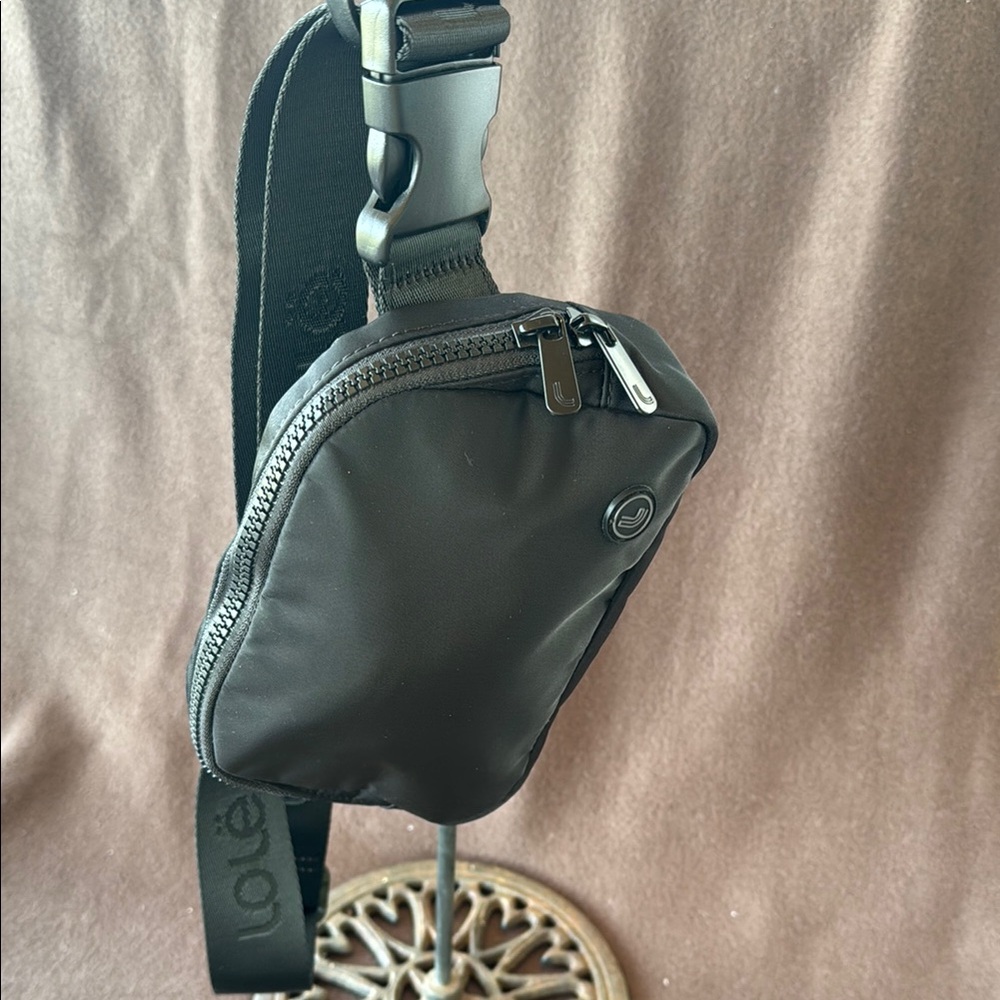 Lole Black Belt Bag with Sleek Design